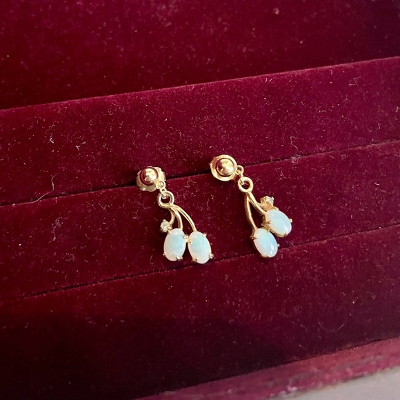 Vintage Opalite Cluster Earrings - Picture 3 of 6